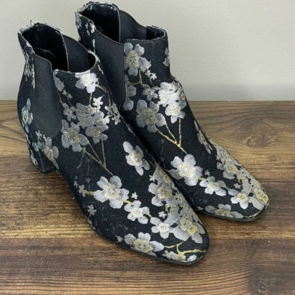 Anne Klein Embroidered Booties‎ Gorgia